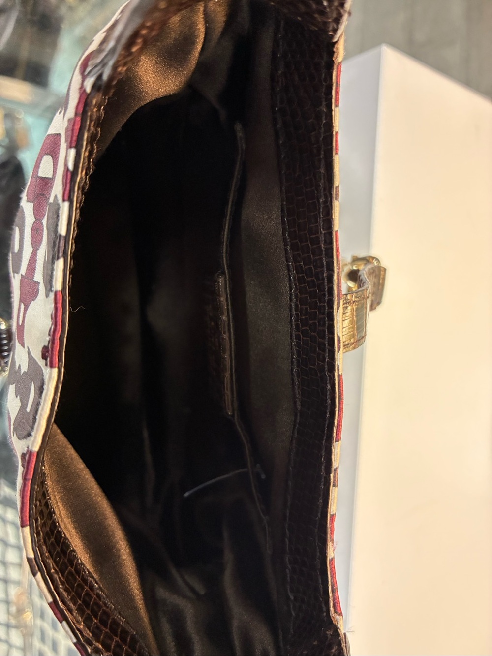 Gucci White Canvas Shoulder Bag with Brown & Burgundy Horsebit Motif - Picture 7 of 7